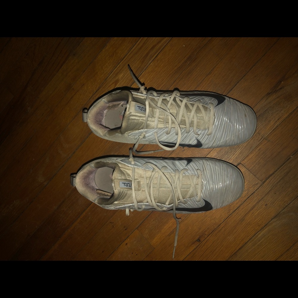 Used cleats - Picture 2 of 3